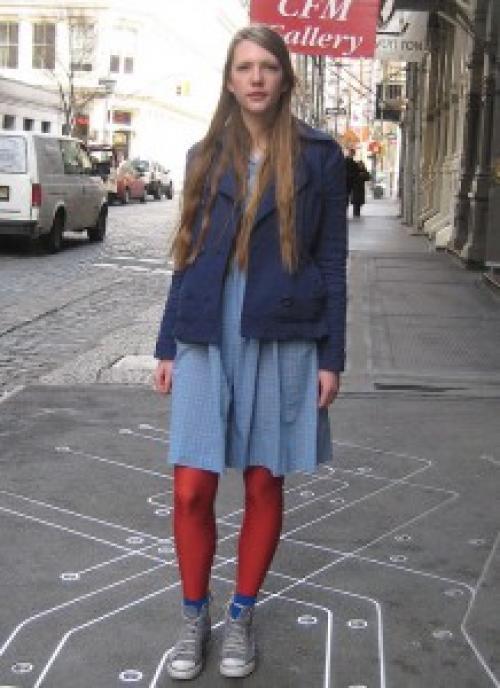 Что надеть с красными колготками. С чем носить красные колготки