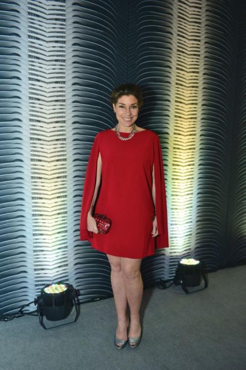 Что надеть с красными брюками женщине 40 лет. Какие знаменитости за 40 предпочитают красный цвет в одежде? 11 Что надеть с красными брюками женщине 40 лет. Какие знаменитости за 40 предпочитают красный цвет в одежде? 11