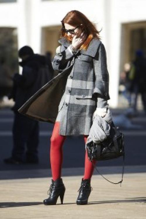 Что надеть с красными колготками. С чем носить красные колготки