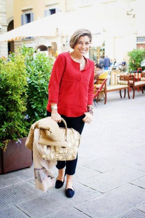 Что надеть с красными брюками женщине 40 лет. Какие знаменитости за 40 предпочитают красный цвет в одежде? 03 Что надеть с красными брюками женщине 40 лет. Какие знаменитости за 40 предпочитают красный цвет в одежде? 03