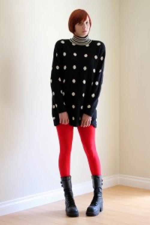 Что надеть с красными колготками. С чем носить красные колготки