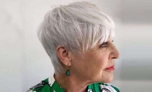 Омолаживающие стрижки 2022 для женщин 40 лет. Модные тенденции стрижек 2021-2022 для женщин старше 40 лет 16