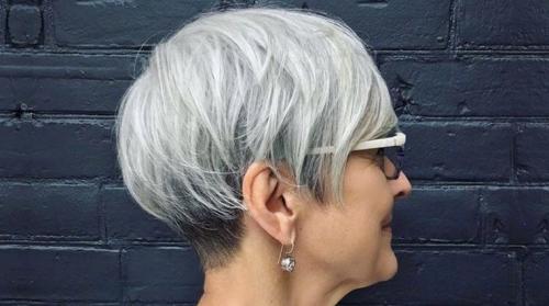 Омолаживающие стрижки 2022 для женщин 40 лет. Модные тенденции стрижек 2021-2022 для женщин старше 40 лет 23