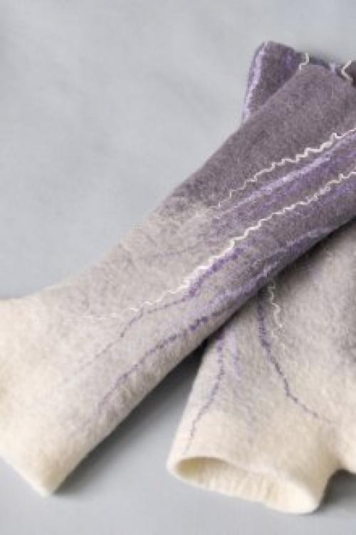 С чем носить кружевные митенки. Примеры трендовых материалов