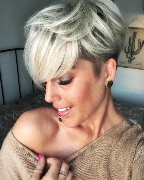 Прически для женщин 45 лет на средние волосы. Стильные стрижки для дам 45+