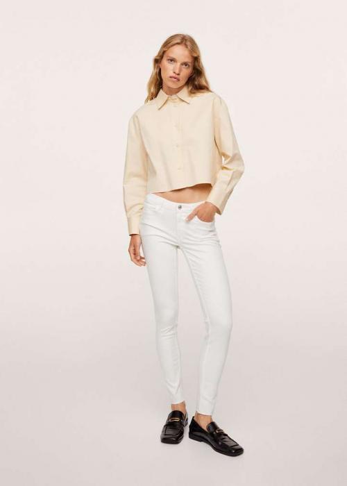С чем носить белые брюки 2021. С чем носить белые джинсы: стильные луки на заметку