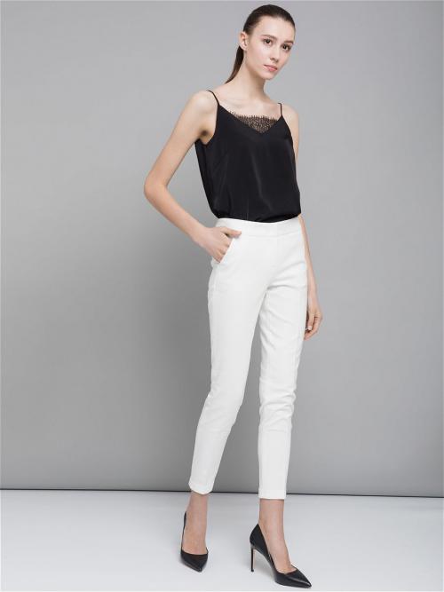 С чем носить белые брюки 2021. С чем носить белые джинсы: стильные луки на заметку 20 С чем носить белые брюки 2021. С чем носить белые джинсы: стильные луки на заметку 20