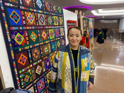 Какие популярные бренды и дизайнеры работают в казахской национальной женской моде