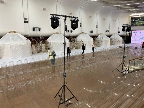 Какие популярные бренды и дизайнеры работают в казахской национальной женской моде