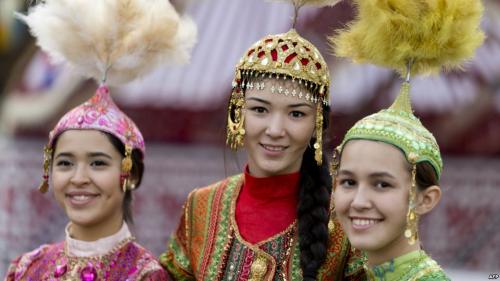 Казахский костюм женский. Казахский национальный костюм