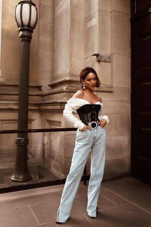 Стильные женские джинсы с кружевом. С чем носить такую модель 23