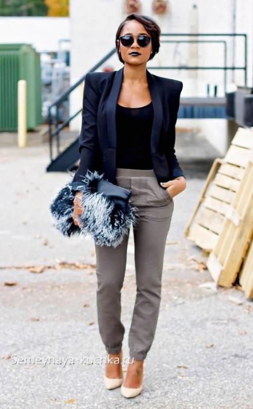 Джоггеры с резинкой. С джоггерами-брюками на резинке.