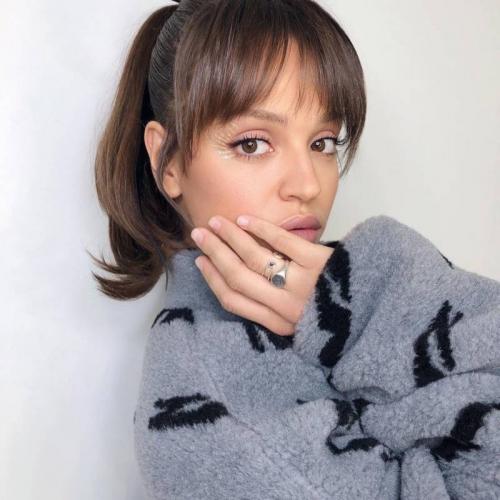 Челка шторка 2024 Туториал, как Подстричь. Челка шторка на короткие, средние и длинные волосы 2024: фото удлиненной шторки, на две стороны, для круглого лица