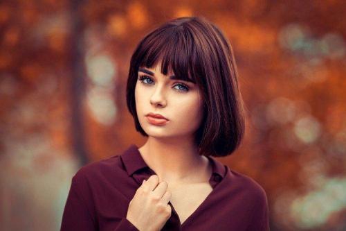 Как стилизовать прическу с завесой челки для разных видов одежды. Формы и виды челок: какие бывают, как выбрать по форме лица