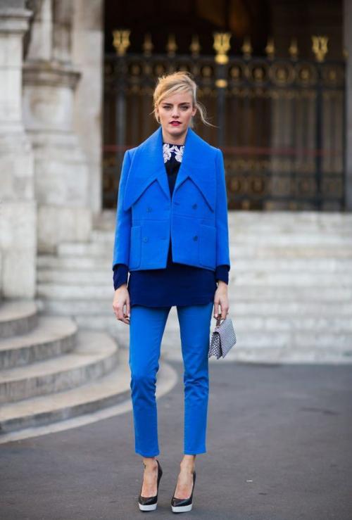 Темно-синий цвет в одежде значение. Значение синего цвета