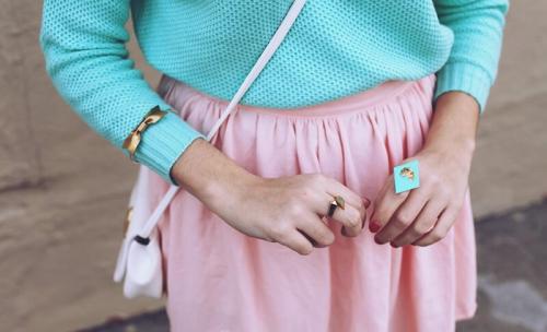 Небесный цвет в одежде. С чем сочетается голубой цвет в одежде и кому идет: комбинирование с другими цветами