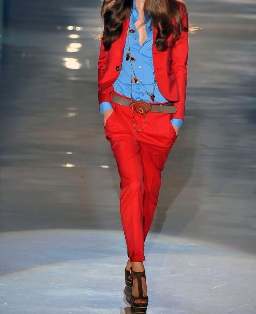 Небесный цвет в одежде. С чем сочетается голубой цвет в одежде и кому идет: комбинирование с другими цветами