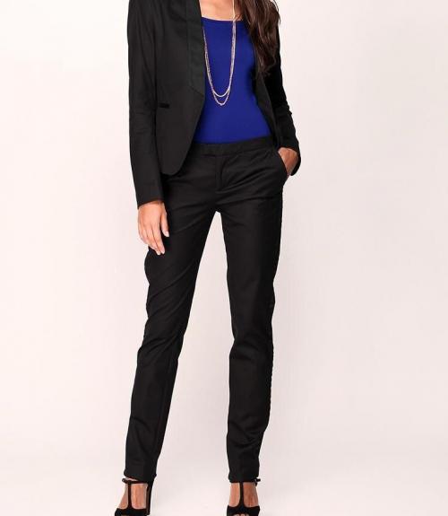 Небесный цвет в одежде. С чем сочетается голубой цвет в одежде и кому идет: комбинирование с другими цветами