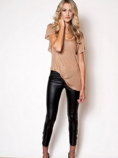 Модные кожаные брюки 2022. Гид по трендовым кожаным женским брюкам сезона осень 2022 11