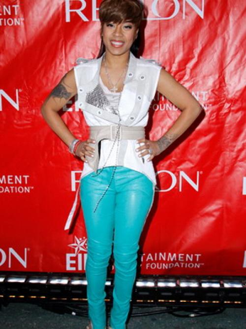 Модные кожаные брюки 2022. Гид по трендовым кожаным женским брюкам сезона осень 2022 17