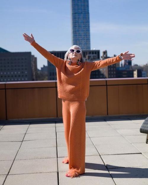 Как выбрать стильную одежду для женщин старше 50 лет