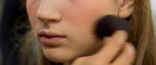 Как выбрать румяна для лица, чтобы подчеркнуть челюсть. Как правильно подобрать румяна
