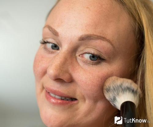 Как правильно подобрать румяна под цвет лица. Как подобрать румяна под цвет кожи лица 02