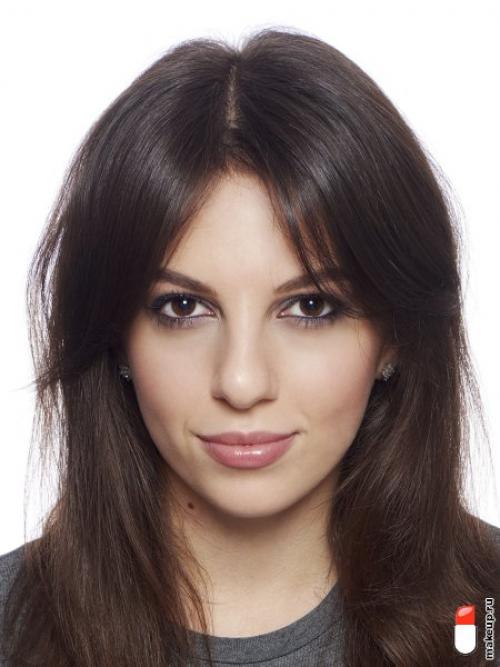 Как выбрать румяна для брюнеток с карими глазами. Румяна для смуглой кожи: как подобрать?