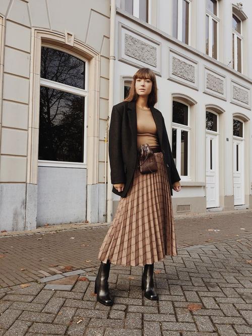 Как и с чем носить женское приталенное пальто. С чем носить женское пальто? 12