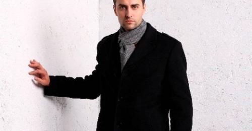 Как носить шарф с пальто мужчинам. Как завязать шарф под мужское пальто правильно и красиво?