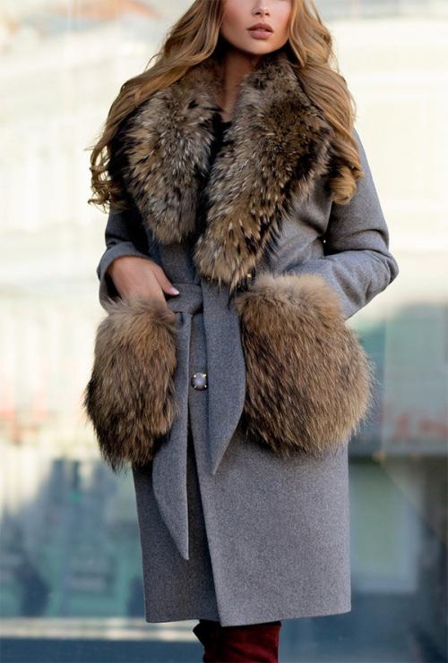 С чем носить зимнее пальто с мехом. Зимнее пальто с меховым воротником — модные фасоны и модели