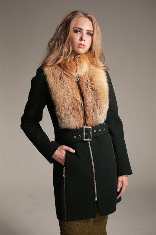 С чем носить зимнее пальто с мехом. Зимнее пальто с меховым воротником — модные фасоны и модели