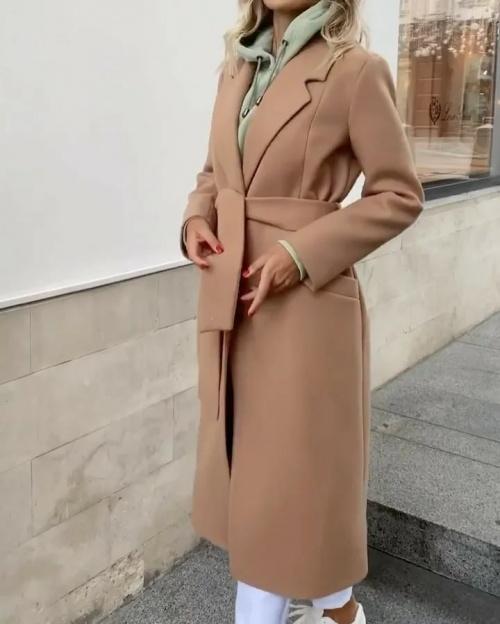 Бежевое пальто 2022. Бежевое пальто: в чем его преимущества