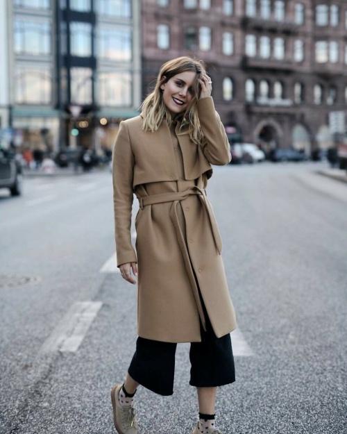 Бежевое пальто 2022. Бежевое пальто: в чем его преимущества