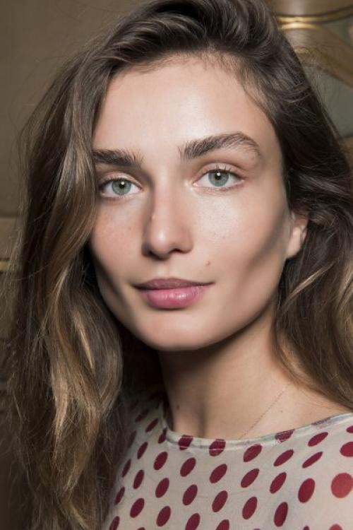 Как выбрать подходящую косметику для создания элегантного и стильного образа. Как подобрать макияж с учетом внешности?