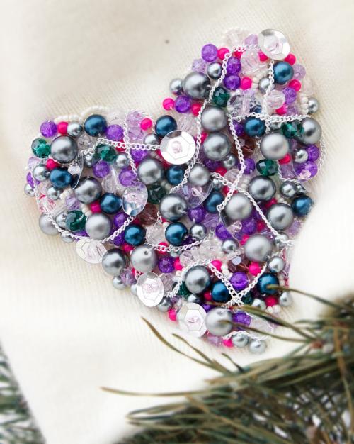 Шапки с украшениями: простые способы создания 10