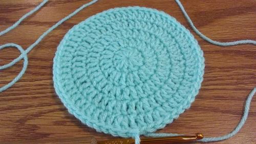 Какие инструменты и материалы необходимы для создания украшений на шапку крючком. Мастер-класс по вязанию шапки крючком, простые схемы для новичков