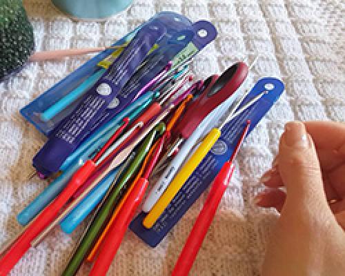 Вязание для шапок: создание уникальных украшений 10