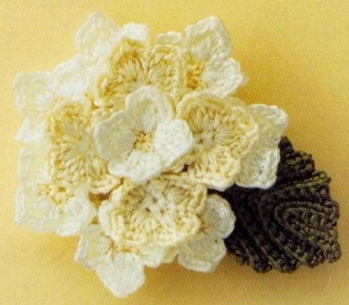 Можно ли сделать вязаные ЦВЕТЫ из любого материала. Схемы и описание вязания простых красивых цветов крючком