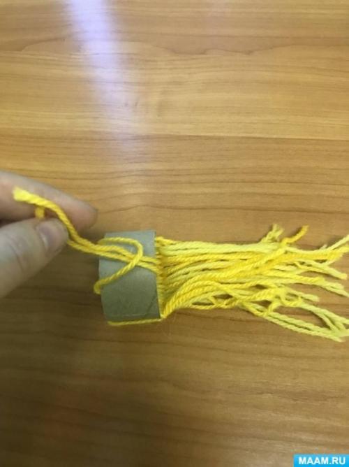 Что такое новогодние украшения шапочки своими руками. Ёлочная игрушка «Шапочка из ниток»