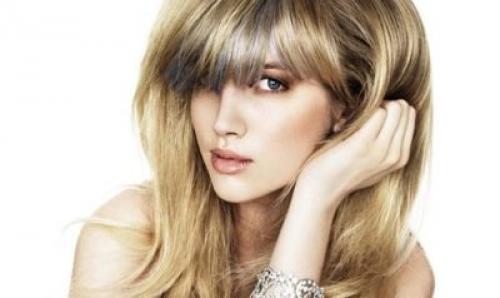 Мелирование на светлые волосы темными прядями. Интересная техника — темное мелирование на светлые волосы. Как выглядит, кому пойдёт и как делают?