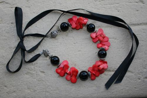 Как выбрать цвет бусин, чтобы они гармонировали с шапочкой. Cочетание цветов и материалов в изготовлении бижутерии