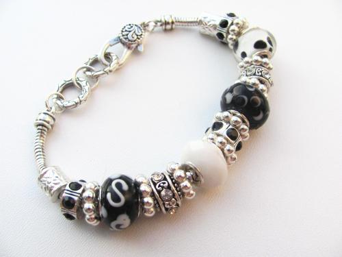 Как выбрать цвет бусин, чтобы они гармонировали с шапочкой. Cочетание цветов и материалов в изготовлении бижутерии