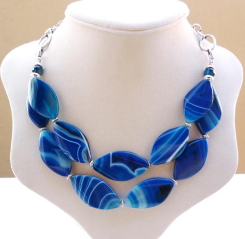 Как выбрать цвет бусин, чтобы они гармонировали с шапочкой. Cочетание цветов и материалов в изготовлении бижутерии