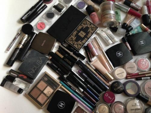 Хранение уходовой косметики. Правила хранения косметики, о которых мы часто забываем