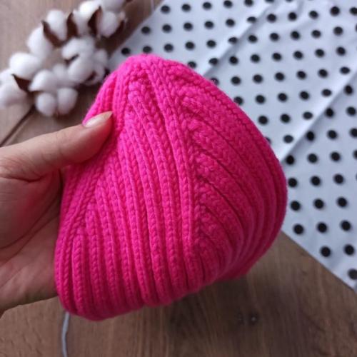 Легко украсить верх вязаной шапки: пошаговые инструкции 09