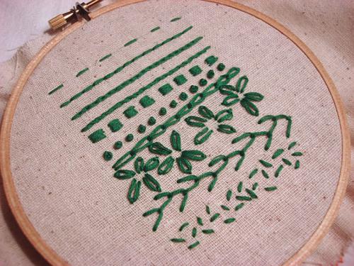 Мастер-класс: Как украсить вязаную шапку вышивкой 01