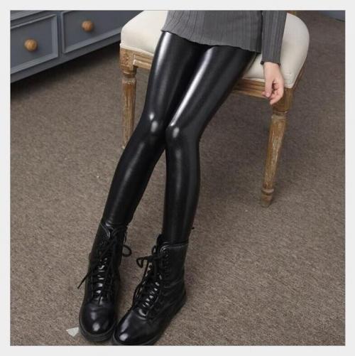 С чем носить кожаные лосины. С чем носить кожаные модные леггинсы, трендовые образы 2022 и советы стилистов