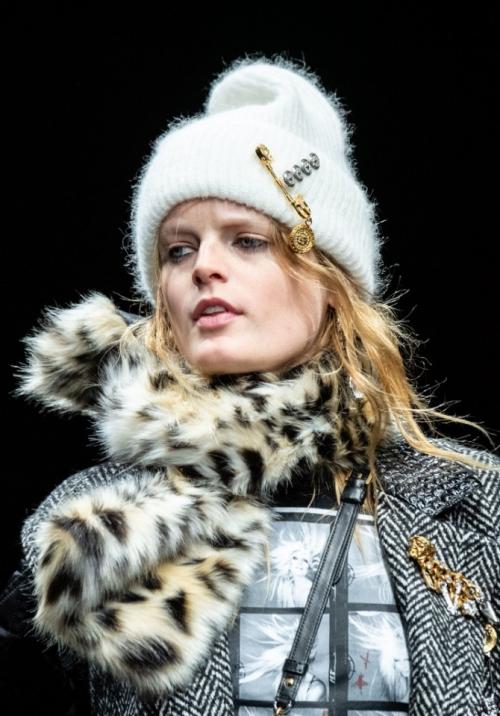 Какие сейчас модные тенденции в брошах для шапок? (What are the current trends in brooches for hats?). Стильная осень. Как выбирать броши для шапок и беретов