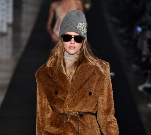 Какие сейчас модные тенденции в брошах для шапок? (What are the current trends in brooches for hats?). Стильная осень. Как выбирать броши для шапок и беретов